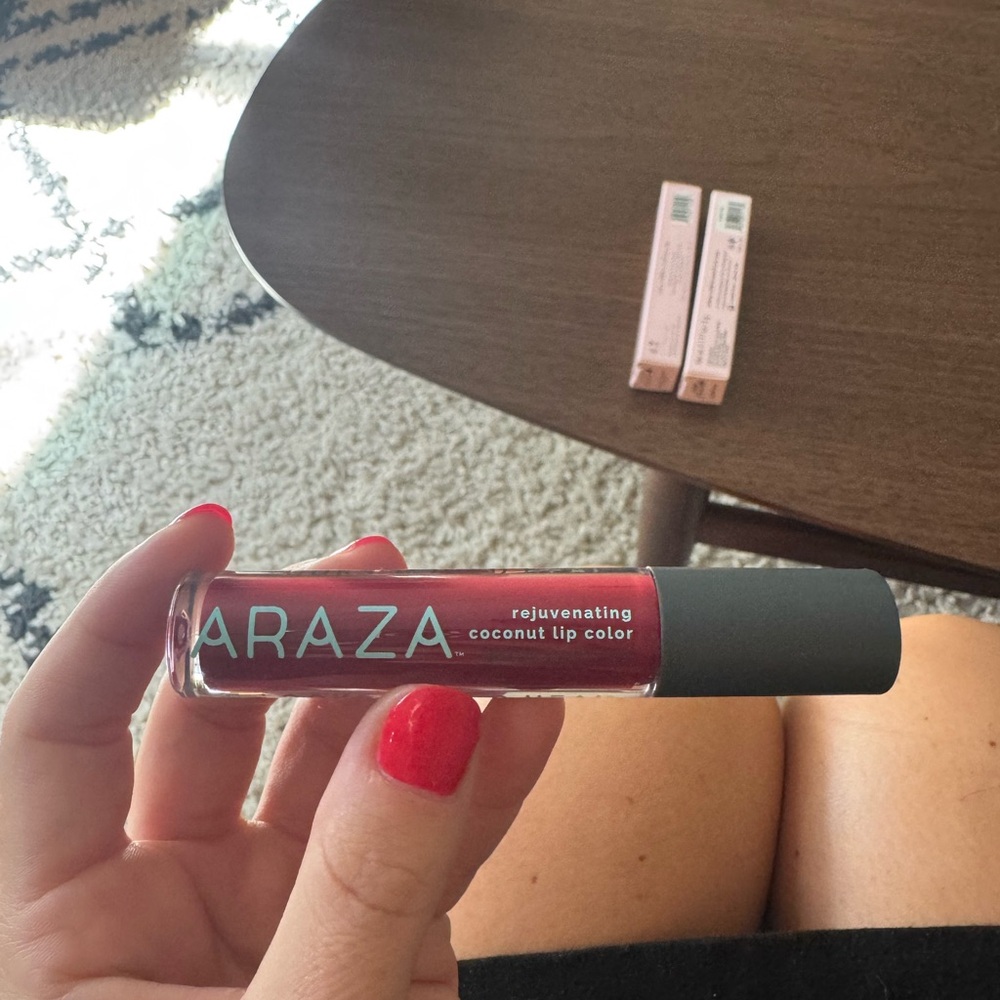 ARAZA Rejuvenating Coconut Lip Color - Ruby Red